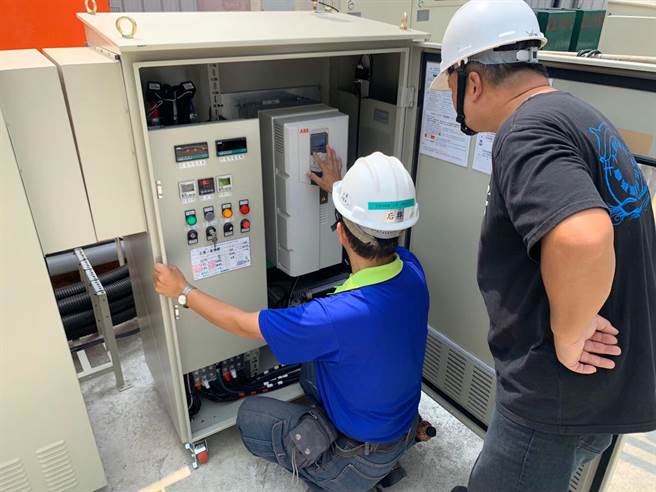 后羿节能科技研发「深开挖袪水工程节能智控系统」，与建设公司跨领域合作，为珍贵的地下水资源把关。（卢金足摄）