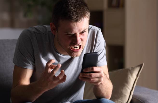 生肖蛇、鸡以及虎的人最喜欢无理取闹，不仅个性敏感多疑，更是脾气差，动不动就发火。（图／Shutterstock）