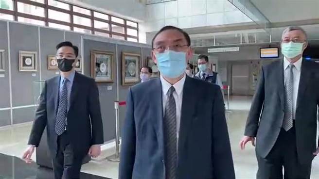 法務部長蔡清祥今天視察嘉義地檢署。（廖素慧攝）