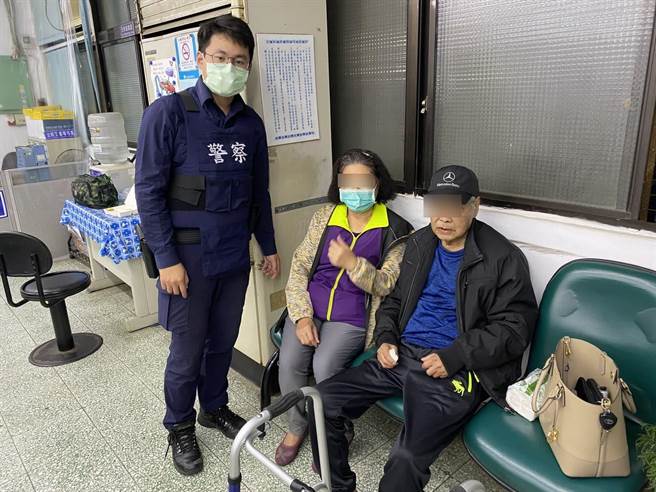 台中市一名7旬老翁走失，家人急寻，警方贴心关怀助返家。（民眾提供／卢金足台中传真）