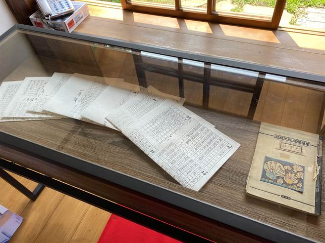 苗栗县卓兰镇「客家詹冰故事文学馆暨饶平客语园区」，6日启用，县府协助卓兰镇公所修復歷史建筑卓兰国小日式宿舍，老屋活用内部展示詹冰手稿及生平简介，环境清幽。（巫静婷摄）