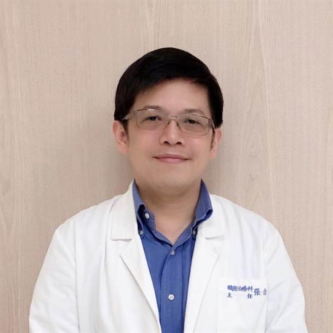 卫福部八里疗养院职能治疗科主任张自强提醒，伤者、家属及前往救援者可能会有创伤后相关压力症候群，所以灾后心理健康支持很重要。（张自强提供）