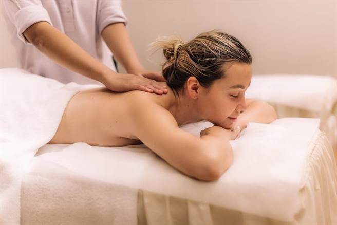 （北投亚太饭店抢母亲节度假商机推出「靓亮妈咪」住房专案，标榜美酒、住宿、SPA一次搞定。图／北投亚太饭店提供）★中时新闻网关心您：喝酒过量，有碍健康！
★中时新闻网提醒您：酒后不开车，安全有保障