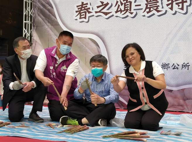 臺北市长柯文哲今(4/6)天出席在市府大厅举行「2021太鲁阁族春之颂-农特产品推广行销」记者会，为秀林乡太鲁阁族农民行销农特产品时宣布：此次活动将成为臺北市与全国原乡友善连结起点和典范。(戴志扬翻摄)