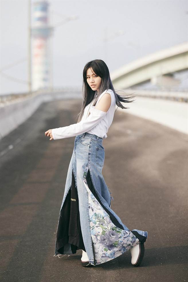 吴汶芳推出新歌〈我没错〉MV。(声势文创娱乐提供)