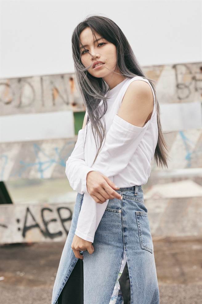 吴汶芳推出新歌〈我没错〉MV。(声势文创娱乐提供)