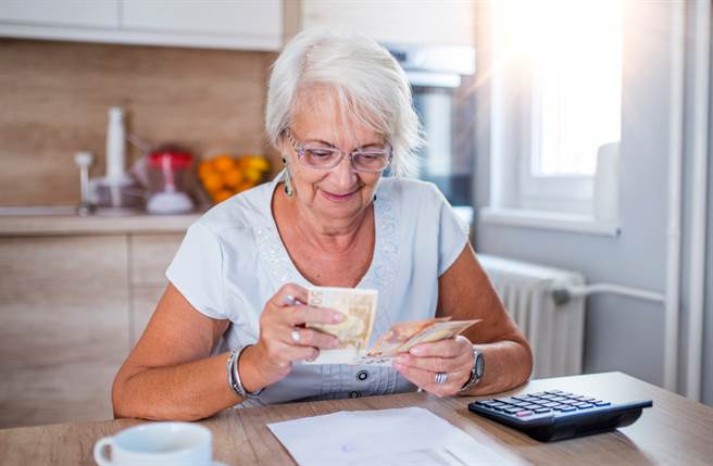生肖猴、虎以及牛的人将迎来好运势，不仅财运当头，中奖运超旺，事业上更会连连进步，捡钱捡到手酸。（图／Shutterstock）