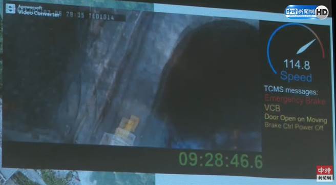 0928：46.6 列車撞擊清水隧道北口東側牆面，時速114.8公里，鏡頭已經明顯傾斜。（運安會提供）