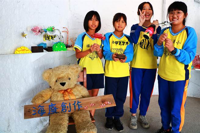 塭子国小净滩风气兴盛，近期新开「海废创作社」，加强孩子的环保观念。（谢佳潾摄）