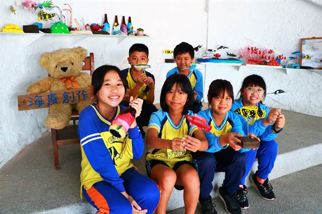 塭子国小净滩风气兴盛，近期新开「海废创作社」，加强孩子的环保观念。（谢佳潾摄）