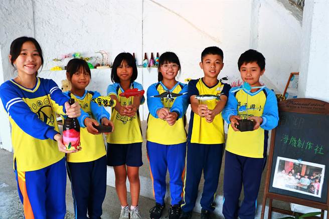 塭子国小净滩风气兴盛，近期新开「海废创作社」，加强孩子的环保观念。（谢佳潾摄）