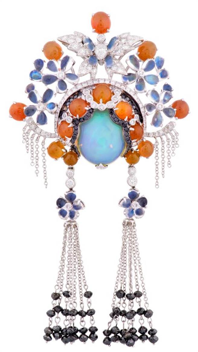 JHENG珠寶黃翡蛋白石臉譜墜飾。（JHENG JEWELLERY提供）