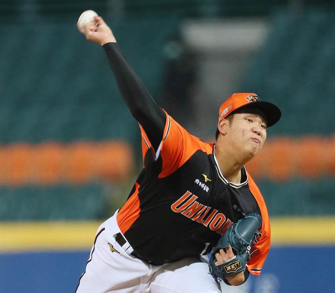 统一狮古林睿炀此战最快球速156公里，破个人生涯新高。（陈怡诚摄）