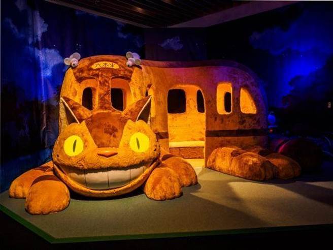 《龙猫》「龙猫公车」敞开车门迎乘客上车。（中日新闻社提供）