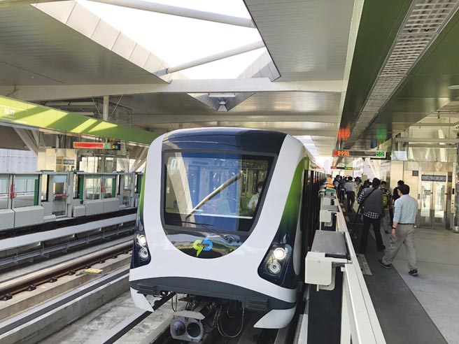 台中捷運綠線3月25日起，恢復試營運，將引爆捷運聯合場站開發案的商機卡位戰。圖／劉朱松