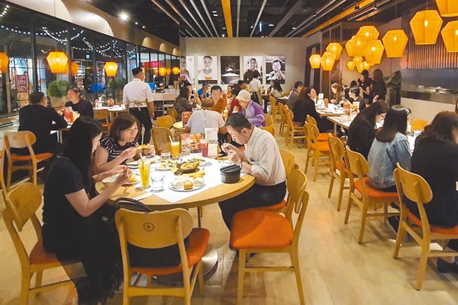 最强餐饮展店潮来势汹汹，连锁业者不约而同把目标望向资本市场。（本报资料照片）