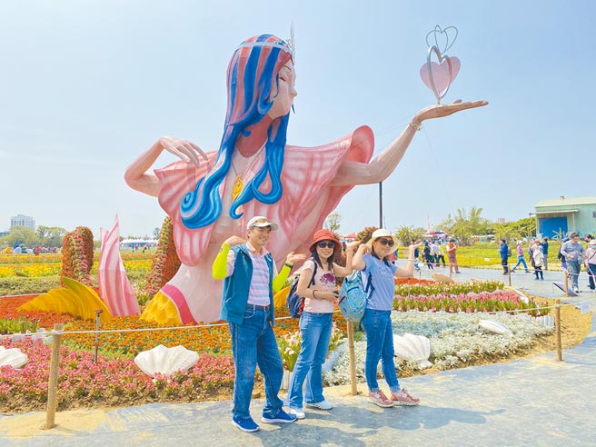 桃园市3月22日起推出每房每晚1000元住房补助，大园彩芋节等节庆搭配补助奏效，创下单日最高2200间申请量的佳绩，限量2万间短短2周就已用完8成。（蔡依珍摄）