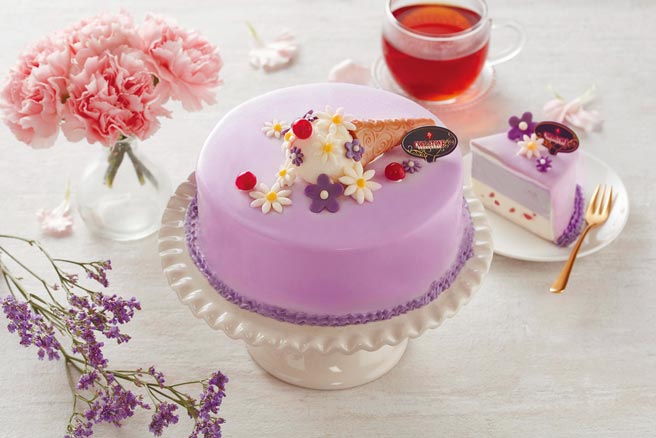 3. COLD STONE「花献幸福」冰淇淋蛋糕，耗时半年开发冰淇淋花束造型，1480元，OPEN POINT会员享85折优惠。（COLD STONE提供）