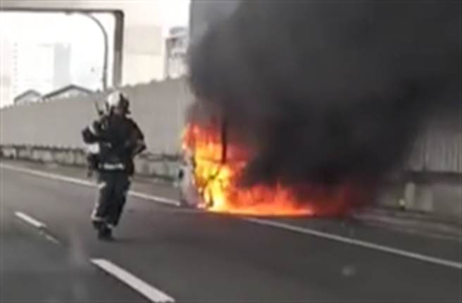 北市市民大高架道路7日上午6時許發生火燒車意外。（資料照片/示意圖）