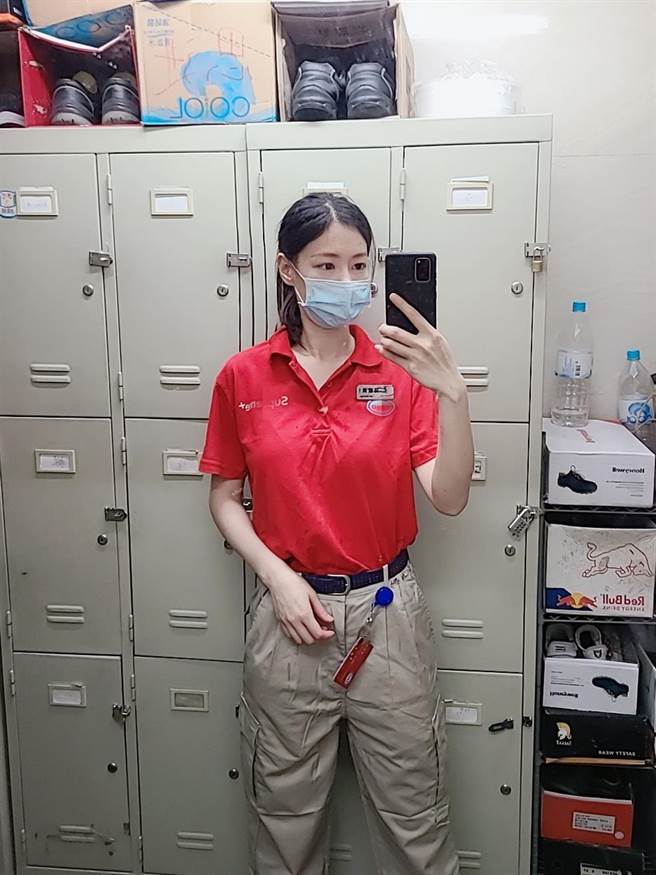 Emilyck Chan平常在加油站工作，外型清纯。（翻摄Emilyck Chan脸书）