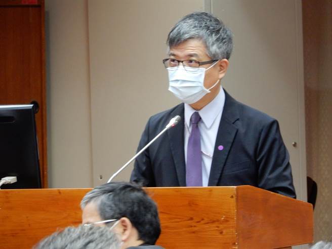 教育部次長劉孟奇說明《私立高級中等以上學校退場條例》草案的內容。（林志成攝）