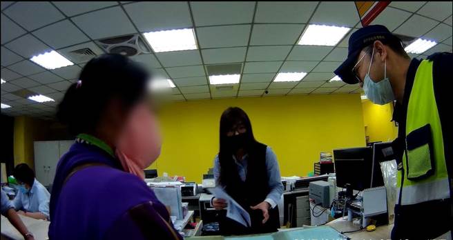 58岁的何姓妇人误认异国恋，险遭诈骗3500美金，警方及时阻诈骗。（警方提供）