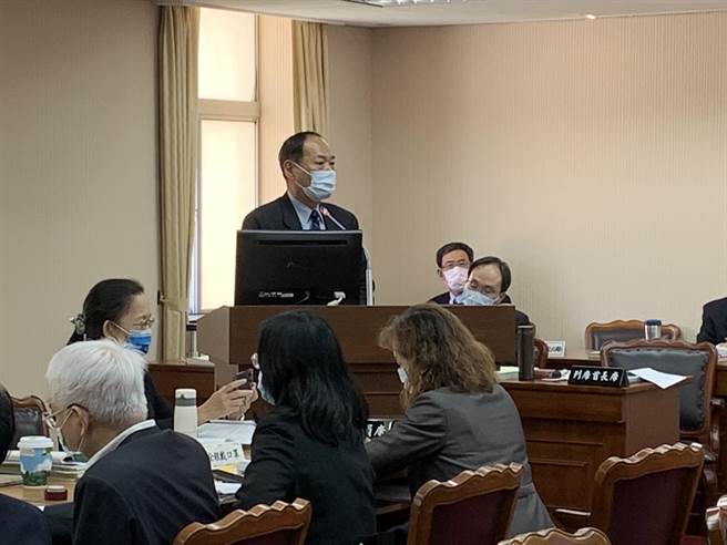 中共無人機繞東沙島，海委會主委李仲威：若進摧毀區該開火就開火。（林縉明攝）