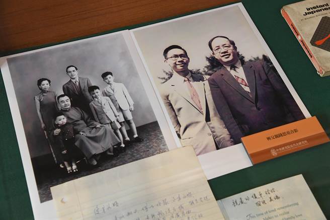 前监察院长、现任蒋经国国际学术交流基金会董事长钱復，捐赠个人近40年、超过200箱檔案给中央研究院近代史研究所檔案馆典藏。(中研院提供／李侑珊台北传真)