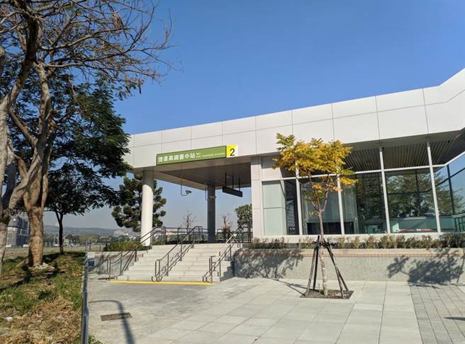 （隨著台中捷運綠線通車，擁有中台灣唯一三鐵共構優勢的烏日高鐵站區，今日商業區土地標出每坪近百萬的新高價。圖/業者）
