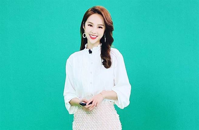 张龄予遭观眾留言，指她播报太鲁阁事故「还笑得出来」，张龄予则回应：「发音时嘴角的牵动让您误会了。」（图／取材自张龄予脸书）