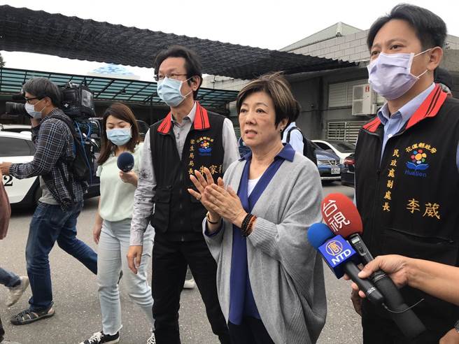 台积电慈善基金会董事长张淑芬7日至花莲慰问。（陈彩玲摄）