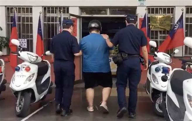 高雄35岁李姓男子长期与家人相处不睦，2年前疑似不满63岁的母亲叨念，李男竟持利剪狠心对她狂刺217刀，母亲当场惨死，法官判李男须赔偿父亲、弟、妹共528万元。（本报资料照片）