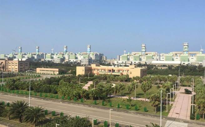 因应暑期将至，用电量将大增，大潭电厂提早将机组检修完毕，让7月份过后机组能随时待命、发电。（大潭电厂提供／姜霏桃园传真）