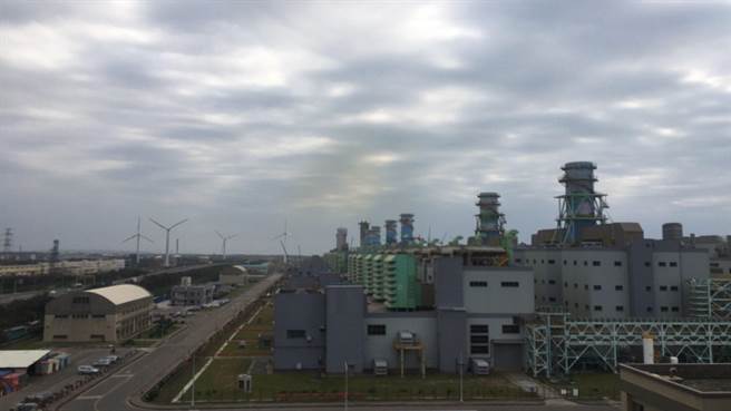 因应暑期将至，用电量将大增，大潭电厂提早将机组检修完毕，让7月份过后机组能随时待命、发电。（大潭电厂提供／姜霏桃园传真）