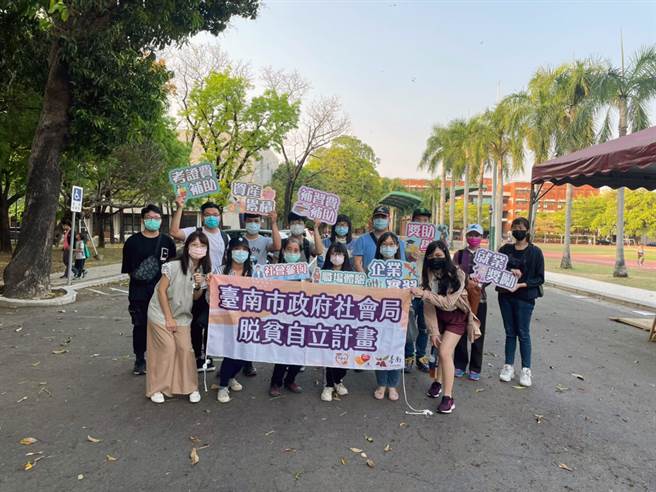 台南市政府开办脱贫自立计画，希望帮助弱势学子储蓄教育基金。（市府社会局提供／洪荣志台南传真）