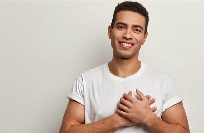 白羊座、雙子座、射手座隨口就能告白，說情話這件事對他們來說一點都不難。（圖／Shutterstock）