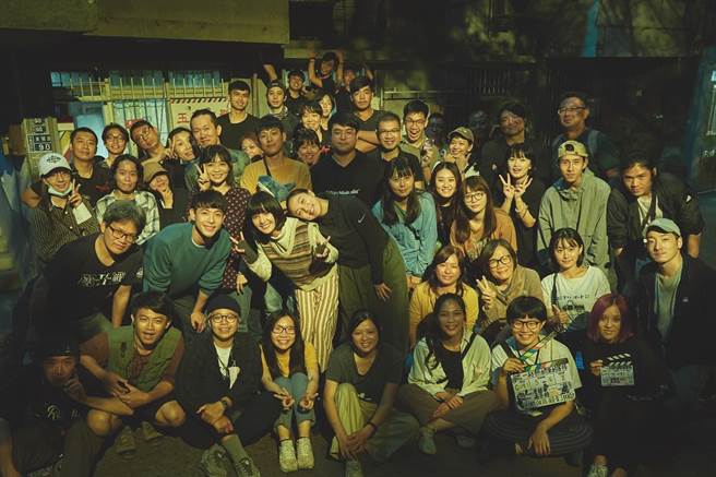 《一杯热奶茶的等待》正式杀青。（双喜电影提供）