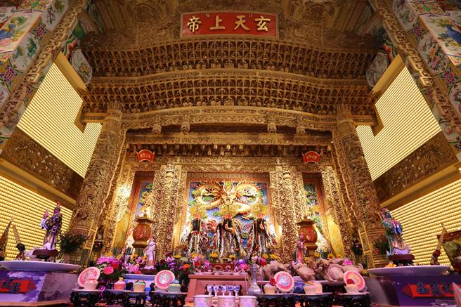 贺圣宫正殿供俸玄天上帝，庙方举办消灾祈安挺农民。(戴志扬翻摄)
