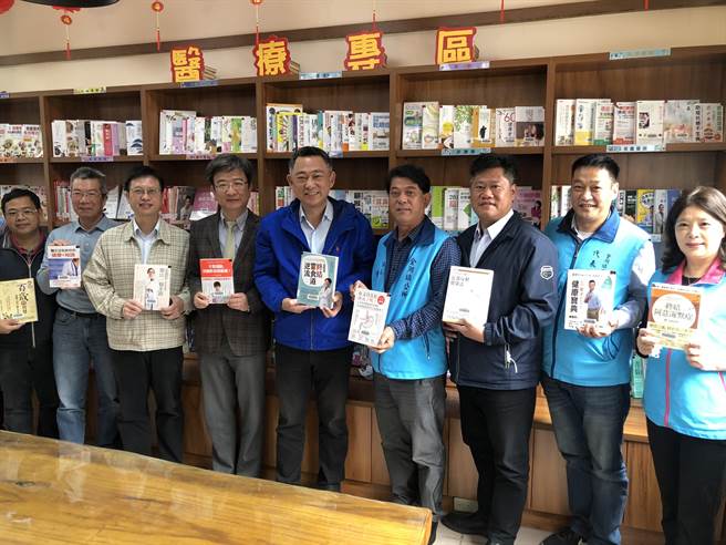 金門金湖鎮圖書館在中央和縣府的補助下，館藏和設備大幅升級外，並結合金門醫院成立「醫療專區」。（李金生攝）