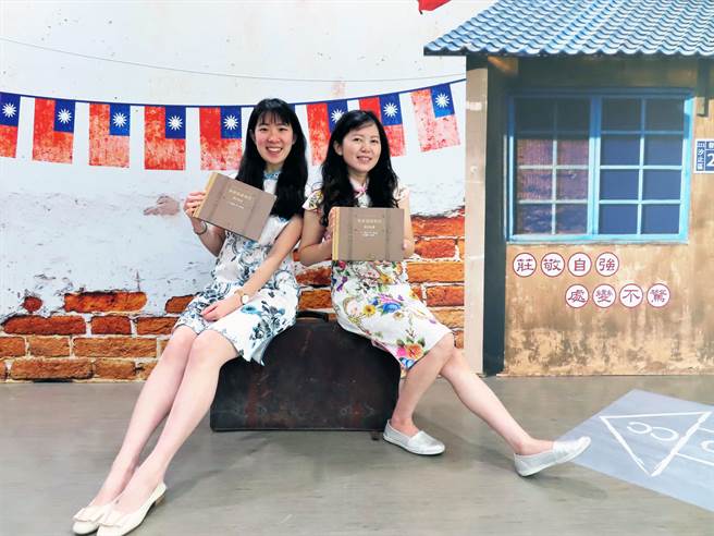 汐止分馆把眷村搬进图书馆，还免费提供旗袍拍美照。（新北市立图书馆提供）