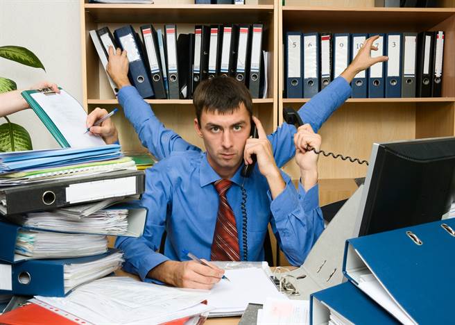 5个生肖的财运与事业运旺，但桃花运却非常差，2021年只适合衝刺事业，恐怕没机会脱单。(示意图/达志影像)