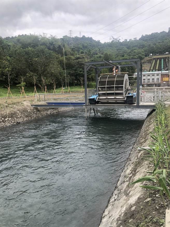 台电在兰阳电厂设置全国首座「流速型微水力测试平台」，今日举行启用仪式，未来可提供民间业者测试校正机组，希望推动微水力四处开花。(图：王玉树摄)