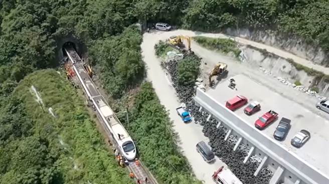 李义祥黑记录遭起底 只有交通部不知道？挨轰螺丝掉满地（中央灾害应变中心空拍影像）
