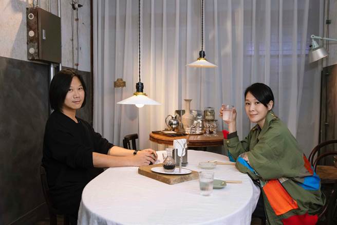 刘若英、玛莎一起开心游台南。（相信音乐提供）