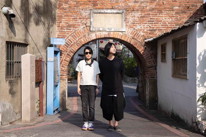 刘若英、玛莎一起开心游台南。（相信音乐提供）