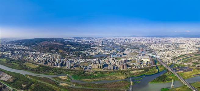 新高铁段28地号土地每坪决标价达96.41万元，溢价率166.67％，创下乌日土地最高的单总价。（台中市府提供／卢金足台中传真）