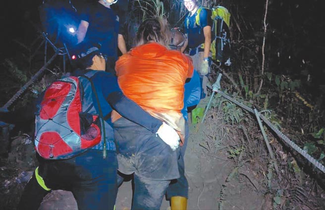 原以為是70公斤的男子，結果是120公斤胖男，讓搜救人員大為傻眼 。（民眾提供／莊哲權台東傳真）