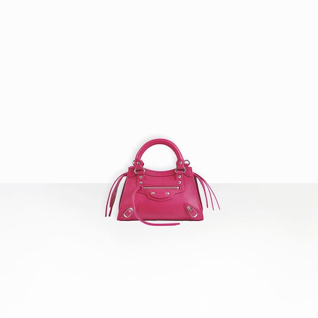 SOGO復兴馆BALENCIAGA NEO CLASSIC CITY MINI迷你桃色新机车包，5万2900元。（SOGO提供）