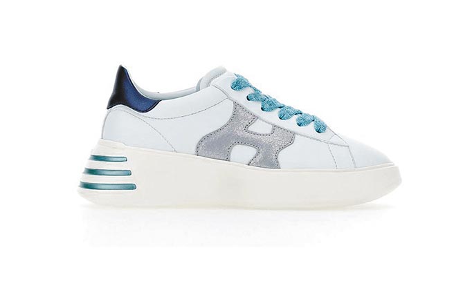 SOGO復兴馆独家HOGAN Rebel蓝色小羊皮休閒鞋，1万7600元。（SOGO提供）