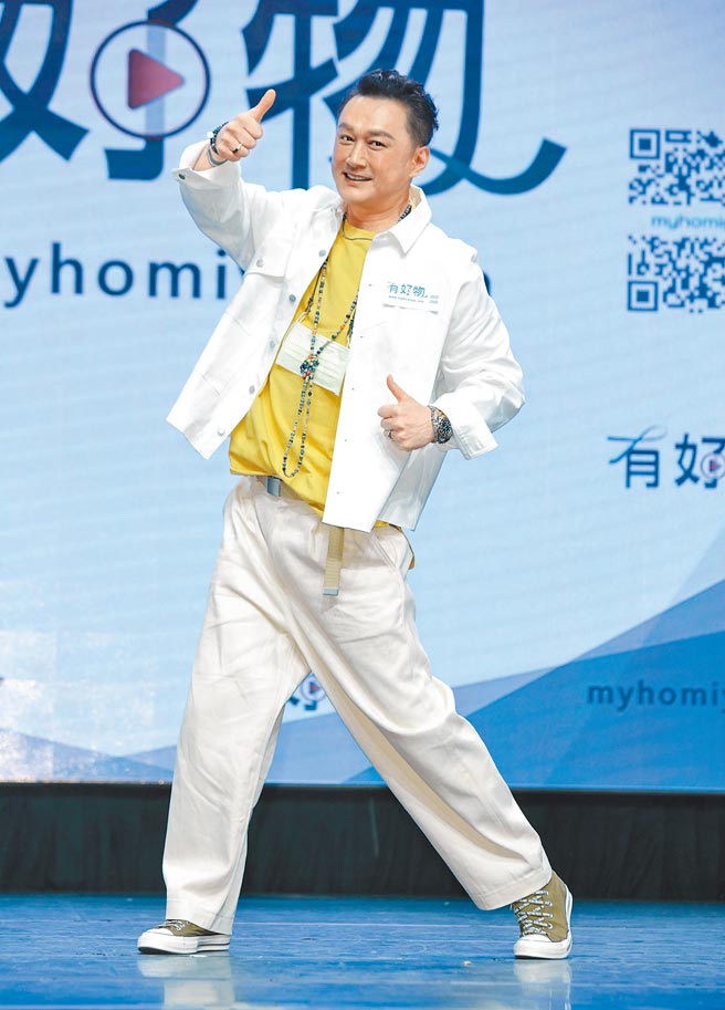 何笃霖昨出席电商平台「有好物」上线记者会，推荐私下爱用健康产品。（吴松翰摄）